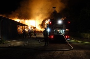 Freiwillige Feuerwehr Selfkant: FW Selfkant: Strohhallenbrand mit 2.000 Großballen Stroh
