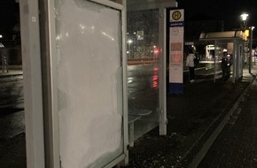 Polizei Düren: POL-DN: Bushaltestelle mit Gullideckel beworfen