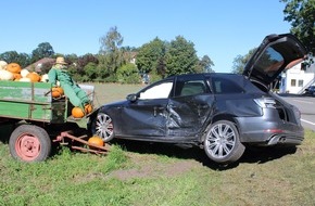 Polizei Minden-Lübbecke: POL-MI: Nach Unfall: Autos schleudern auf Feld