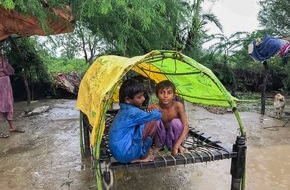 Aktion Deutschland Hilft e.V.: Flut Südasien: Der Klimawandel bedroht die Lebensgrundlage ganzer Gemeinschaften / Vor der Weltklimakonferenz machen Bündnisorganisationen von "Aktion Deutschland Hilft" auf Klimafolgen aufmerksam