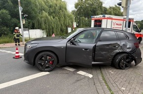 Polizeiinspektion Stade: POL-STD: Unfall im Alten Land - Transporter prallt gegen Schrankenanlage der Estebr&uuml;cke