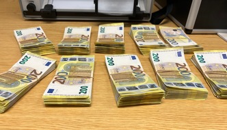 Hauptzollamt Schweinfurt: HZA-SW: Geldw&auml;sche-Verdacht im Fernreisebus - Zoll stellt 100.000 Euro Bargeld am W&uuml;rzburger Busbahnhof sicher