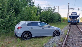 Bundespolizeiinspektion Bremen: BPOL-HB: Jugendliche steigen auf Autotransportzug und verursachen hohen Sachschaden