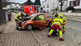 Feuerwehr Gevelsberg: FW-EN: Auffahrunfall mit zwei Verletzten