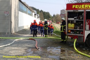 FW-PL: OT-Ohle. Großübung der Plettenberger Feuerwehr in einer für Flüchtlinge geplanten Asylunterkunft