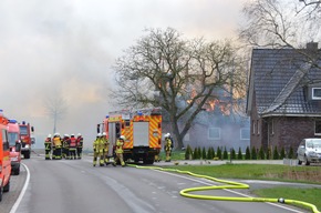 POL-STD: Reetdachhaus im Alten Land abgebrannt - 250.000 Euro Sachschaden