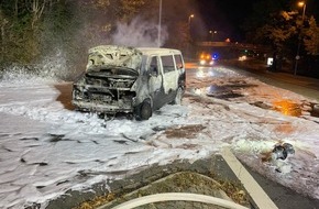 Polizeiinspektion Hildesheim: POL-HI: Pkw brennt vollständig aus