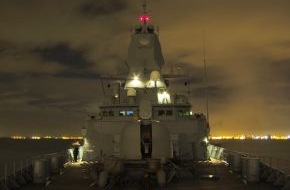 Presse- und Informationszentrum Marine: Deutsche Marine - Bild der Woche: "Sachsen": Nachtwache in Portugal