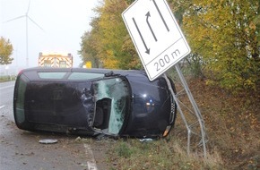 Polizei Paderborn: POL-PB: Junge Autofahrerin bei Alleinunfall auf Bundesstraße leicht verletzt