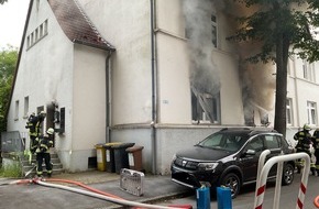 Feuerwehr Dortmund: FW-DO: Ausgedehnter Wohnungsbrand im Erdgeschoss eines Mehrfamilienhauses / Glücklicherweise wurden keine Personen verletzt, das Gebäude ist unbewohnbar