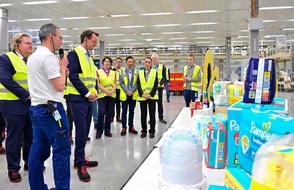 Procter & Gamble GmbH: Ministerpr&auml;sident Hendrik W&uuml;st besucht P&G-Standort Euskirchen zum 50-j&auml;hrigen Jubil&auml;um der Pampers-Produktion in Deutschland