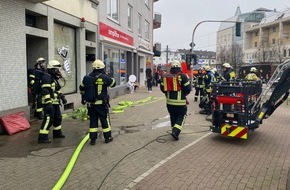 Feuerwehr Mülheim an der Ruhr: FW-MH: Klebstoff sorgt für eine starke Rauchentwicklung