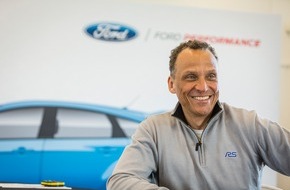 Ford-Werke GmbH: Britische Fachzeitschrift Autocar kürt Ford Focus RS-Chefentwickler Tyrone Johnson zum "Ingenieur des Jahres"
