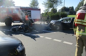 Polizei Rheinisch-Bergischer Kreis: POL-RBK: Wermelskirchen - Motorradfahrer nach Zusammenstoß mit Pkw schwer verletzt