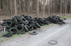 Kreispolizeibehörde Soest: POL-SO: Warstein - 225 Altreifen illegal entsorgt