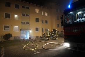 FW Menden: 39 Personen nach Kellerbrand in Sicherheit gebracht