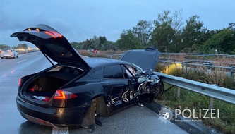 Polizeidirektion Neustadt/Weinstraße: POL-PDNW: Polizeiautobahnstation Ruchheim - Verkehrsunfall mit E-Auto