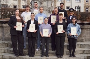 Hauptzollamt Augsburg: HZA-A: Berufseinsteiger beim Hauptzollamt Augsburg / Jetzt Karriere beim Zoll starten