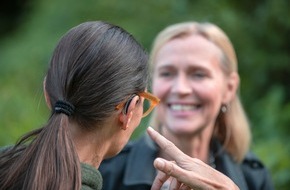 Fördergemeinschaft Gutes Hören (FGH): Hörgesundheit in Herbst und Winter: Experten-Tipps für Sicherheit und Wohlbefinden