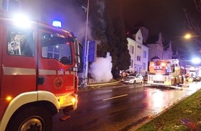 Feuerwehr Essen: FW-E: Rauchmelder rettet 29-jährigen das Leben, Souterrainwohnung im Vollbrand - keine Verletzten