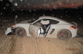 Polizeidirektion Kaiserslautern: POL-PDKL: Porsche landet im Acker - Unfallzeugen gesucht
