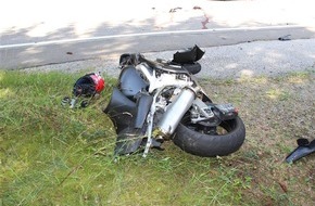 Polizeidirektion Kaiserslautern: POL-PDKL: Schwerer Verkehrsunfall - Motorradfahrer verstorben