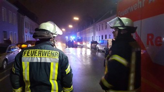 Feuerwehr der Stadt Arnsberg: FW-AR: Feuerwehr Arnsberg leistet auf Rückweg von Brand Erste Hilfe:
Bahnhofstraße nach Verkehrsunfall Montagabend voll gesperrt