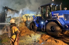 THW Landesverband Hamburg, Mecklenburg-Vorpommern, Schleswig-Holstein: THW HH MV SH: THW unterstützt Löscharbeiten bei Scheunenbrand in Lübeck mit schwerem Gerät