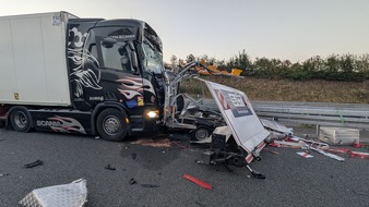Freiwillige Feuerwehr Bad Oeynhausen: FW Bad Oeynhausen: LKW f&auml;hrt auf Autobahn in Baustellenabsicherung