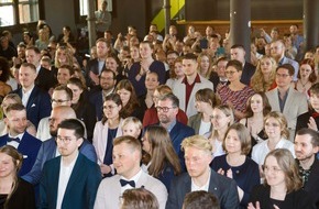 Bundesinnung der Hörakustiker KdöR: Eine wahre Meisterleistung: Hörakustiker erhalten in Mainz ihren Meisterbrief