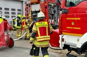 Kreisfeuerwehr Oldenburg: FW-OLL: Austritt von Salzsäure in Industriebetrieb - Feuerwehr unterbindet Gefahrensituation in
