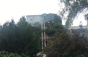 Feuerwehr Erkrath: FW-Erkrath: Brand an einer Hausfassade