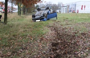 Polizei Düren: POL-DN: Unfall beim Überholen - Pkw überschlägt sich mehrfach