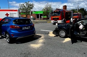 Freiwillige Feuerwehr Gemeinde Schiffdorf: FFW Schiffdorf: Verkehrsunfall sorgt für drei Verletzte: Rettungsdienst, Polizei und Feuerwehr im Einsatz