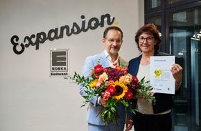 Edeka Südwest: Presse-Information: Mitarbeiterin für 40 Jahre Betriebszugehörigkeit geehrt