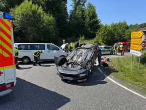 FW VG Westerburg: Verkehrsunfall auf B8 bei Hahn am See fordert vier Verletzte