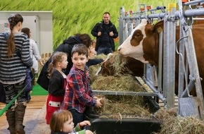 Messe Berlin GmbH: Grüne Woche 2016: Landwirtschaft live erleben - Der ErlebnisBauernhof zeigt anschaulich, wie moderne Landwirtschaft im Stall und auf dem Acker funktioniert