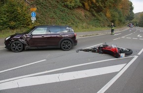 Polizei Rheinisch-Bergischer Kreis: POL-RBK: Kürten - Motorradfahrer nach Zusammenstoß mit Pkw schwer verletzt