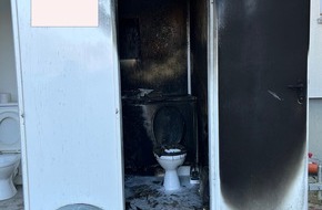 Polizei Paderborn: POL-PB: Brand eines Toilettenanhängers - Polizei sucht Zeugen
