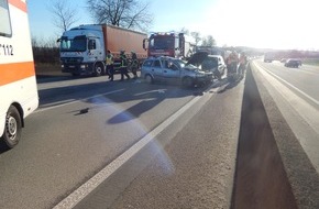 Verkehrsdirektion Koblenz: POL-VDKO: Schwerer Verkehrsunfall mit zwei verletzten Personen
