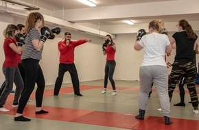 Kreispolizeibehörde Siegen-Wittgenstein: POL-SI: Mit Boxhandschuhen gegen Gewalt - polsiwi