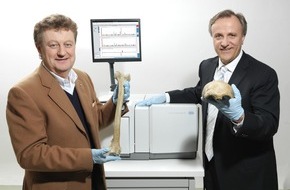 Roche Diagnostics GmbH: Der schnellste Vorleser / Deutsches Museum erhält von Roche Lesegerät für Genome