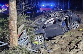 Freiwillige Feuerwehr der Stadt Goch: Feuerwehr Goch: Drei Schwerverletzte nach Verkehrsunfall auf dem Hülmer Deich