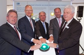 Innogy SE: Lechwerke (LEW) nehmen erstmals Smart-Operator-Steuerung in Betrieb / LEW und RWE installieren in 110 Haushalten in der Stadt Schwabmünchen intelligente Stromzähler und Haushaltsgeräte (FOTO)