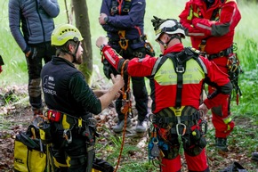 F.I.T. für den Einsatz: PETZL bringt Höhenrettungsgruppen ins Schwitzen