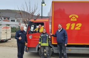 Feuerwehr Xanten: FW Xanten: Fahrzeugspende an die Freiwillige Feuerwehr Dernau