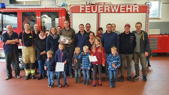 Feuerwehr Kleve: FW-KLE: "Danke, liebe Feuerwehr, dass ihr unsere Schule gerettet habt!"