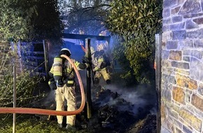 Feuerwehr Bergisch Gladbach: FW-GL: Drei Einsätze an einem Abend - Brandbekämpfung in Heidkamp, Hebborn und Herkenrath - Eine verletzte Person durch Brandrauch