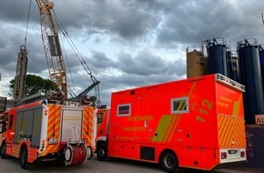 Feuerwehr Hannover: FW Hannover: Inhalt einer Phosphorbombe ausgetreten