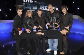 ProSieben: Bringt Uri Geller sogar Konrad Adenauer zum Schweben? Deutschland geht in die Luft: Schwerelosigkeit bei "The next Uri Geller" am Dienstag auf ProSieben